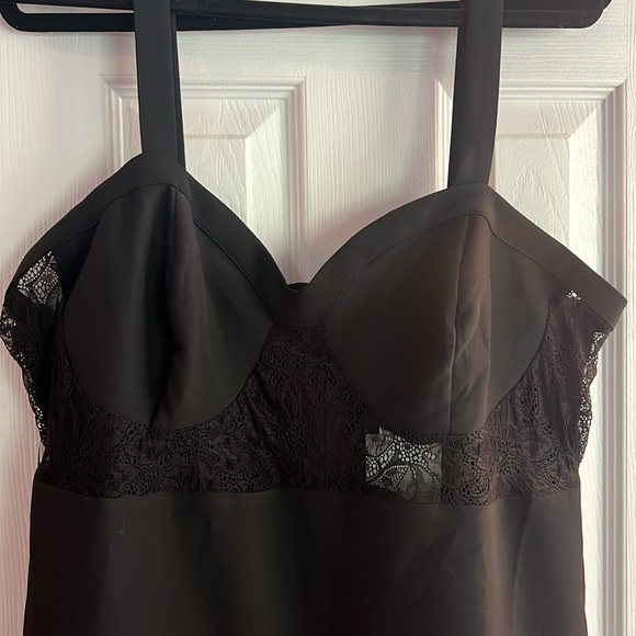 Lace detail mini dress - Picture 3 of 7